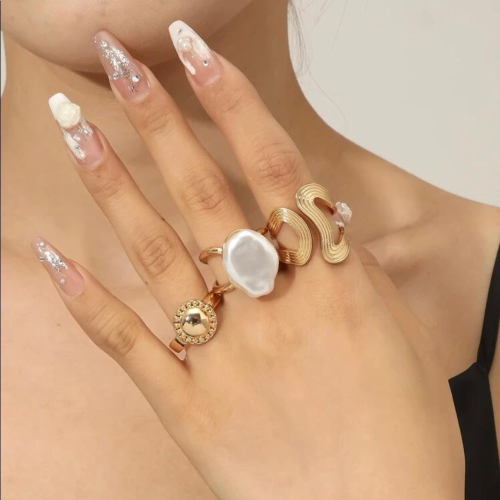 Geo Large Pearl Gold Layering Rings